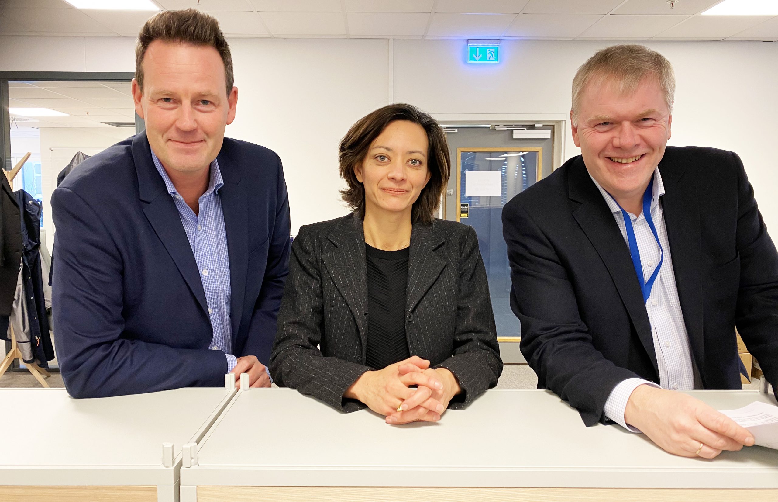 Fra venstre: Forsknings- og utviklingssjef Nils Bøhmer (NND), Florence Lefort-Mary (Orano) og direktør Pål Mikkelsen (NND) signerte 6. januar 2020 en avtale med det franske selskapet Orano.